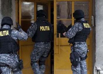 98 de percheziții la persoane bănuite de contrabandă cu tutun