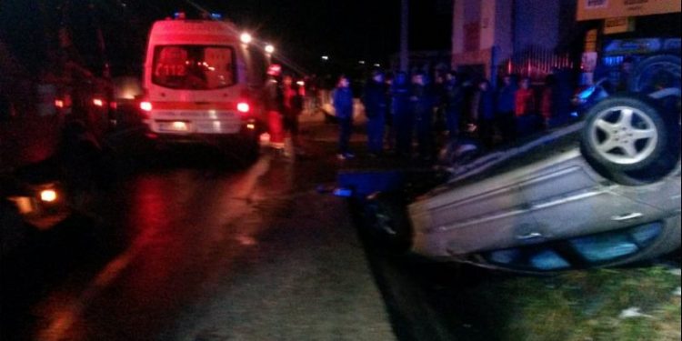 Autoturism răsturnat la ieșirea din Peretu