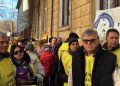 Dascălii teleormăneni intră la ore cu banderole tricolore, în semn de protest