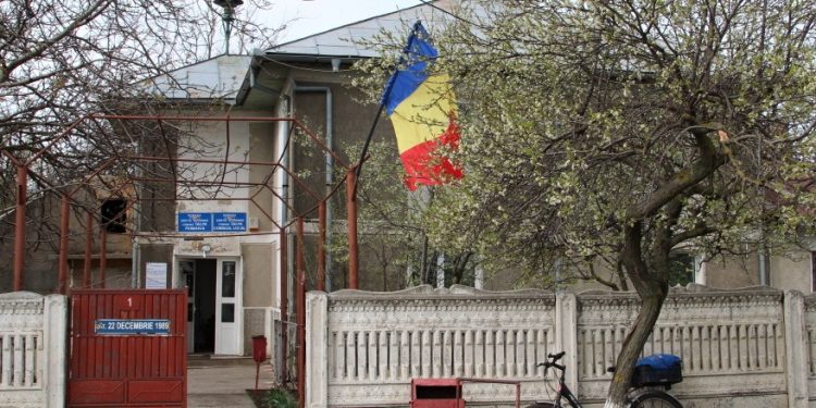 Doliu la Primăria comunei Talpa. Secretarul a fost găsit spânzurat