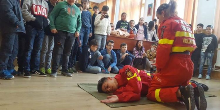 Fii pregătit! Ajutorul tău contează! – Pregătirea elevilor din Alexandria pentru situațiile de urgență
