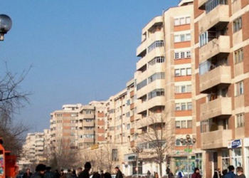 Mai puțini și mai bătrâni