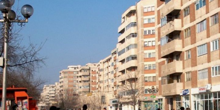 Mai puțini și mai bătrâni