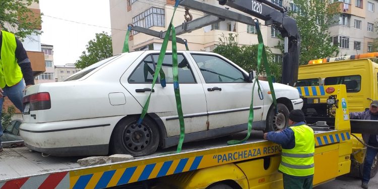 A început ridicarea mașinilor abandonate pe străzile din Alexandria
