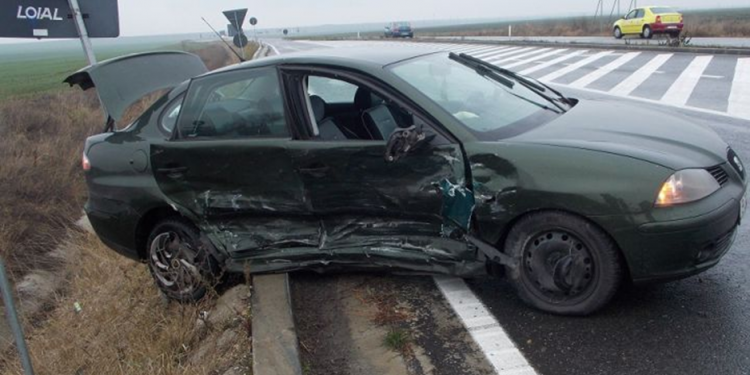 Accident rutier la sensul giratoriu Alexandria-Lăceni