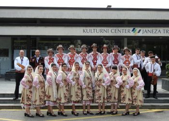 Interviu: Andrei Hamza, coregraful Ansamblului Drăcşenelul: ”Indiferent de vârstă, jocul popular poate fi învăţat”