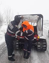 O familie blocată între localitățile Văcărești și Satul Vechi