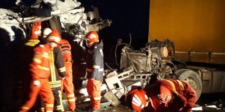 Șofer rănit în urma ciocnirii dintre două tiruri la Drăgăneşti-Vlaşca