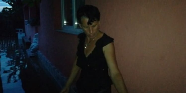 [Video] Noapte albă la Băbăița. Apele pârâului Clanița au intrat în gospodării și în case