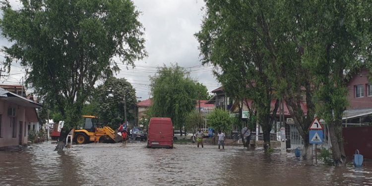 Alertă – Cod portocaliu de inundaţii pe râul Vedea şi pe afluenţii Argeşului şi Dâmboviţei