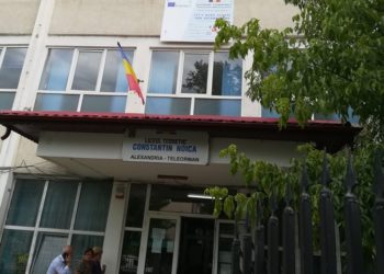 Liceul Constantin Noica a fost călcat de hoți