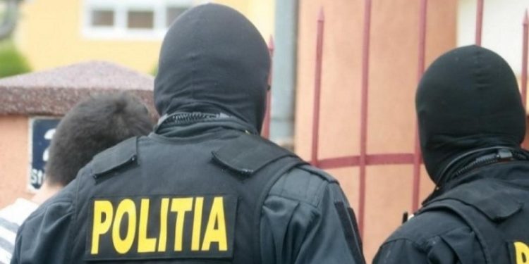 Percheziţii domiciliare în Teleorman, Argeş, Dâmboviţa și Galați la persoane bănuite de furt de carburant