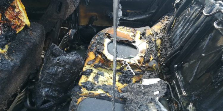 Un autoturism a ars în proporție de 70%