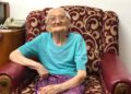 Ecaterina Ghiţă, cel mai vârstinc cetăţean din  Alexandria, premiată de municipalitate