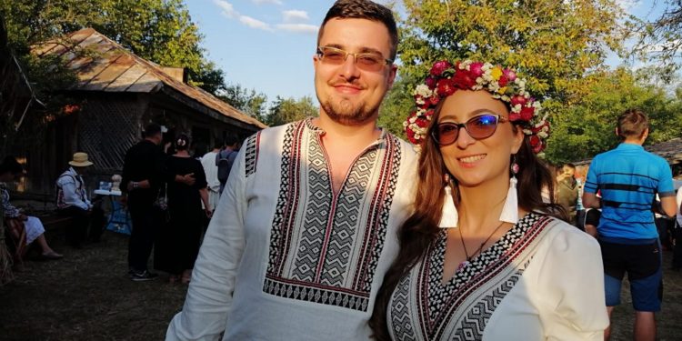 [VIDEO] Isabella și Dragoș s-au căsătorit la București, dar au petrecut în Ograda Moromeților