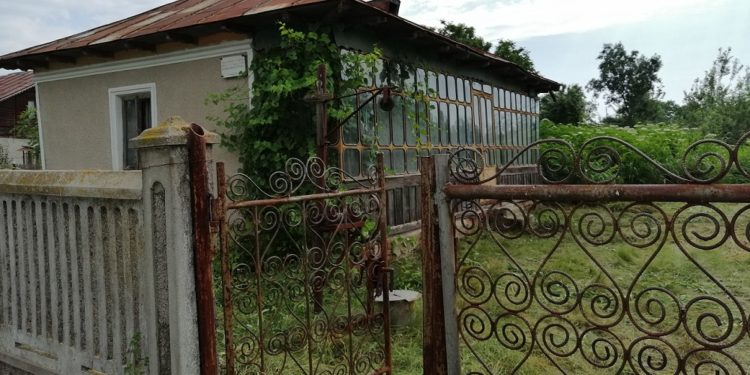 Casa lui Marin Preda stă să cadă. Imobilul este în proprietatea lui Marius Tucă