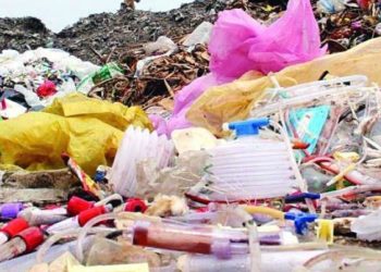 Firmă din Alexandria bănuită că ar fi abandonat deșeurile medicale la marginea satului Slăvești