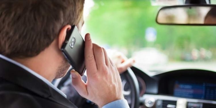 Telefonul mobil te lasă fără permis