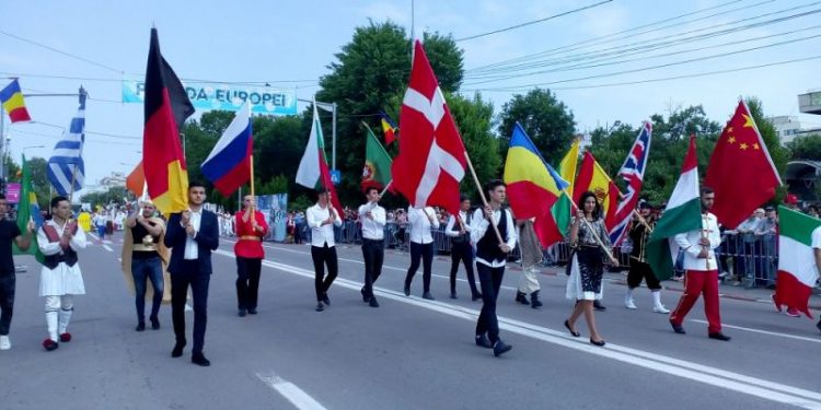 S-a aflat ce țară reprezintă fiecare liceu la Parada Europei