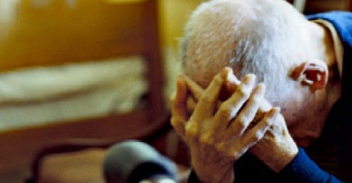 Bătuți și jefuiți în propria casă