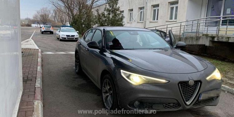 Autoturism de lux dat în urmărire internațională, reținut de polițiștii Punctului de Frontieră Turnu Măgurele [VIDEO]