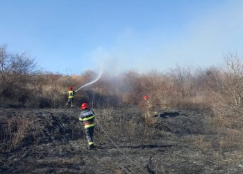 Sfârșit de săptămână incendiar pentru pompierii din Teleorman