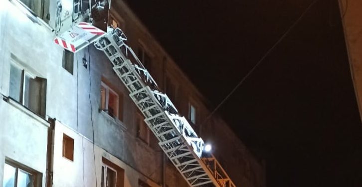 Incendiu la etajul patru al unui bloc din Alexandria