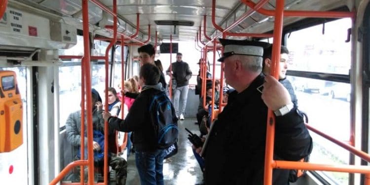 Reguli pentru transportul în comun, după 15 mai. Printre recomandări se află și circulația cu ferestrele deschise