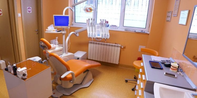 Reguli pentru desfășurarea activității în cabinetele stomatologice, după 15 mai