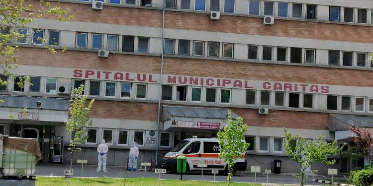 Medicii de la Spitalul Caritas nu-l mai vor manager pe Lucian Alexe. Decizia stă “în pixul” primarului