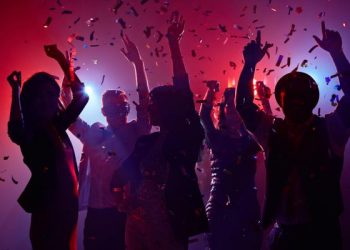 Va fi suspendată autorizația de funcționare pentru organizatorii activităților și evenimentelor unde nu se respectă regulile  de siguranță sanitară