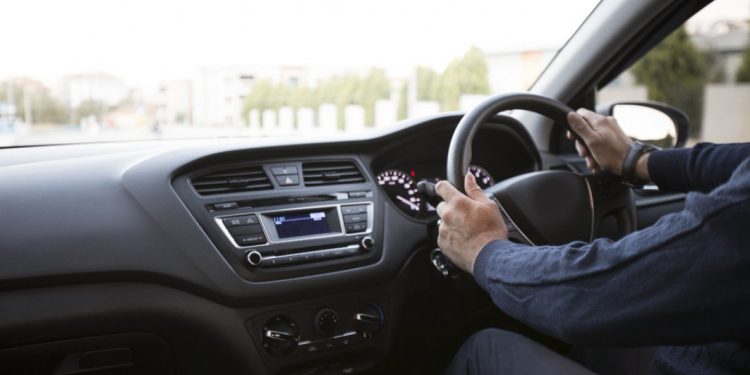 RAR: Maşinile cu volan pe dreapta, provenite din Marea Britanie, ar putea să nu mai fie înmatriculate în România, începând cu 1 ianuarie 2021