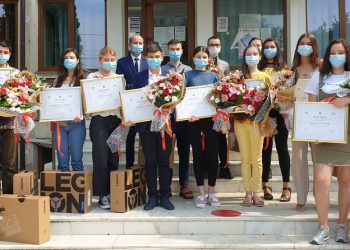 Cei mai buni elevi din Alexandria, premiați de Primărie