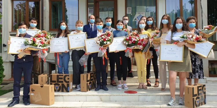 Cei mai buni elevi din Alexandria, premiați de Primărie