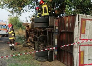 [FOTO] Două persoane au murit într-un accident petrecut pe DN 52, în afara localității Furculești.