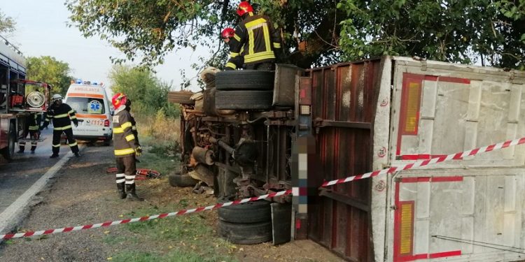 [FOTO] Două persoane au murit într-un accident petrecut pe DN 52, în afara localității Furculești.
