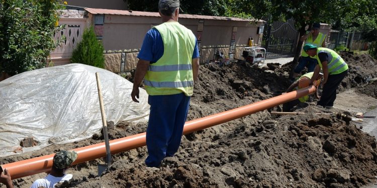 [Video] De ce bate pasul pe loc extinderea rețelelor de apă și canalizare în Teleorman? Interviu cu directorul Apa Serv