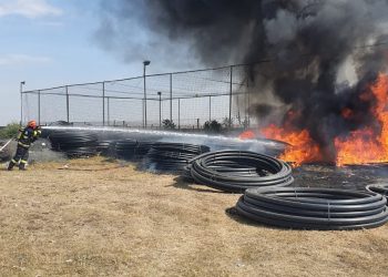 Incendiu cu pagube de 70.000 lei la târgul comunal din Buzescu (foto)