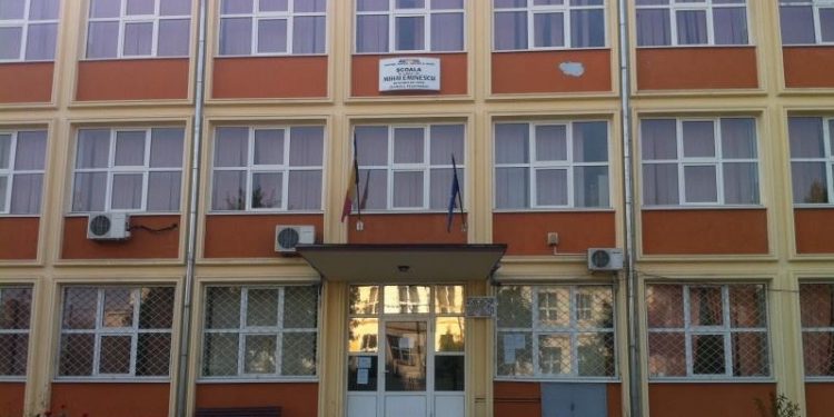 Şcoala Mihai Eminescu din Roşiorii de Vede a intrat în scenariul roșu