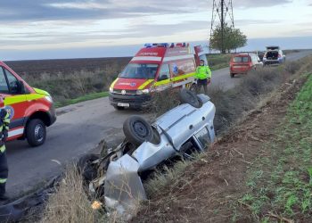 Accident rutier între localitățile Peretu și Troianu. Două persoane încarcerate