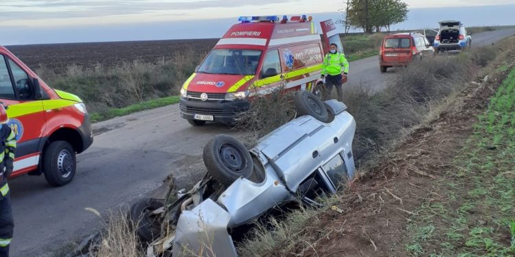 Accident rutier între localitățile Peretu și Troianu. Două persoane încarcerate