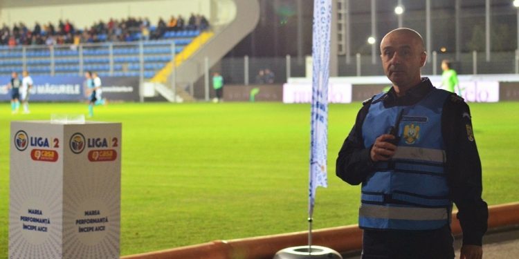 Jandarmii asigură măsurile de ordine publică la meciul de fotbal dintre AFC Turris Oltul Turnu Măgurele și Universitatea Cluj