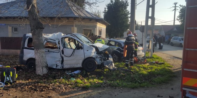 Patru persoane au fost rănite într-un accident rutier, în Islaz (foto)