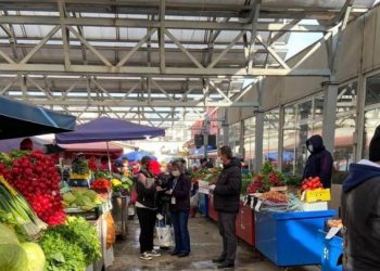 Parlamentul a decis: piețele și târgurile pot rămâne deschise în interior