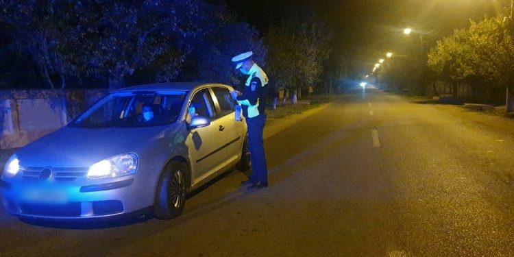Noile restricții au intrat în vigoare. Acţiune informativ-preventivă a poliţiştilor teleormăneni, azi-noapte