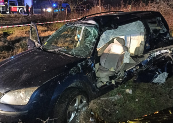 Mașină lovită de tren la Plosca. Două persoane au decedat