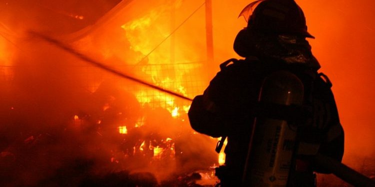 Un bătrân din Crângu, mort în incendiul provocat de coșul de fum deteriorat