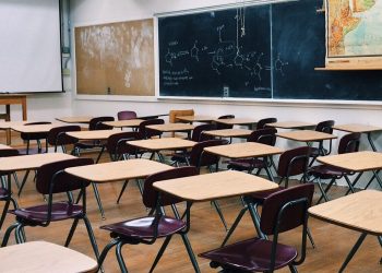 Elevii se pot întoarce la școală din 8 februarie. În ce condiții se vor redeschide școlile