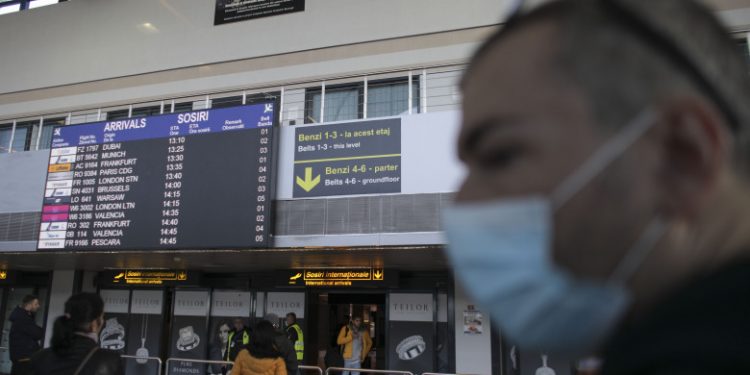 Persoanele care au fost vaccinate împotriva Covid-19 nu mai intră în carantină la sosirea în România