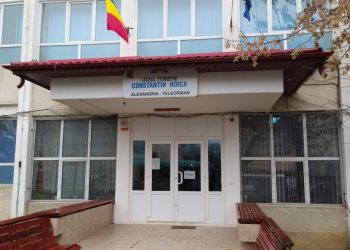 Profesorii din Teleorman amenință cu greva din cauza micșorării numărului de clase [video]